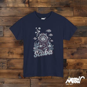 Scuba Cat-T-shirt: onderwateravontuurontwerp voor kattenliefhebbers Navy