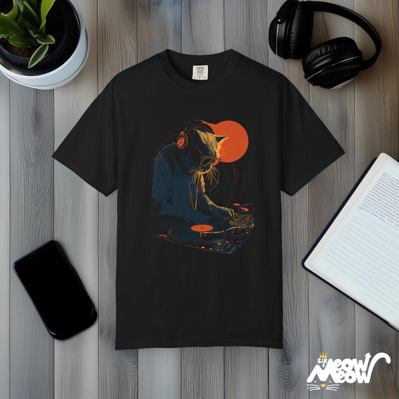 DJ Cat T-Shirt: Retro Plattenspieler Grafik-T-Shirt - Komfortfarben Black