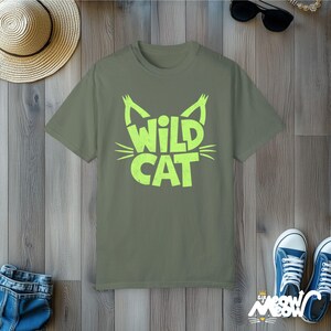 Camiseta de gato salvaje: camiseta con gráficos desgastados, regalo para amantes de los gatos Moss