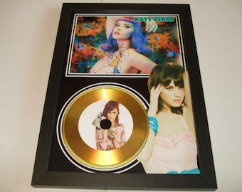 ケイティ・ペリーのサイン入りマウント - Etsy 日本