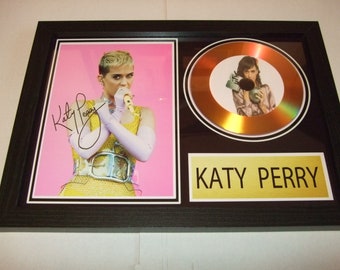 ケイティ・ペリーのサイン入りマウント - Etsy 日本