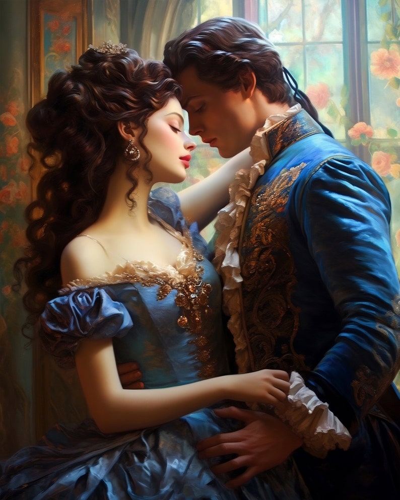 Op de afbeelding: Een stel dat romantisch omhelst, de vrouw draagt een blauwe jurk met gouden versieringen en de man draagt een blauw en gouden pak. Ze staan voor een raam met bloemenversieringen.