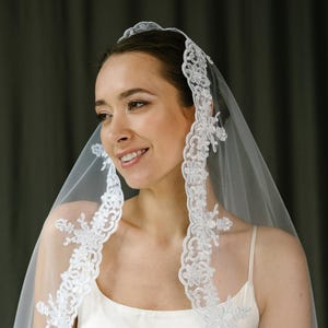 Lace edge bridal veil, Mantilla lace wedding veil, Church wedding veil, Scalloped edge veil, Waltz length veil, Classic wedding veil