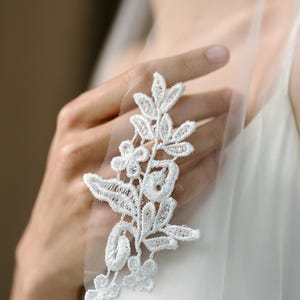 Sluier bruiloft, sluier met bloem, bruidssluier kant, bruidssluiers, elegante sluier, vingertopsluier, klassieke kanten sluier, bloemensluier