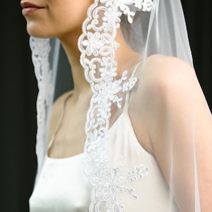 Lace bridal veil, Lace wedding veil, Lace edge veil, Floor wedding veil, Scalloped edge veil, Veil fingertip, Ivory veil