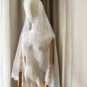 Bridal veil, Ivory wedding veil, Floral lace veil, Lace wedding veil, Lace mantilla veil, Unique wedding veil, Long lace veil, Mantilla veil
