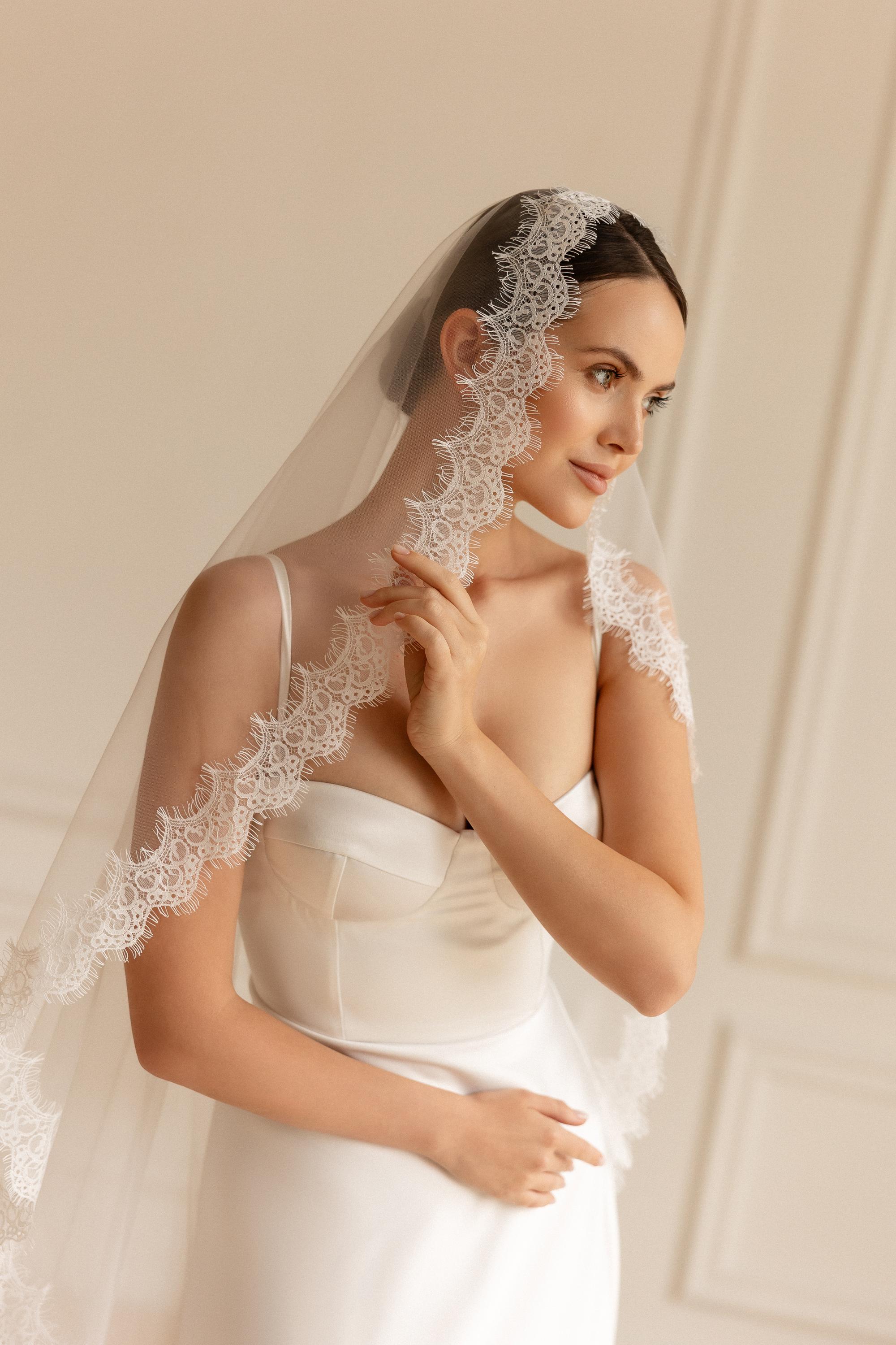 Mantilla Lace Bridal Veil, Scalloped Edge Tulle, Ivory Eyelash Veil