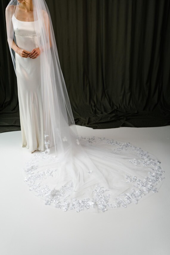 Wedding Lace Veil, Floral Lace Wedding Veil, Wedding Veil  display picture 3