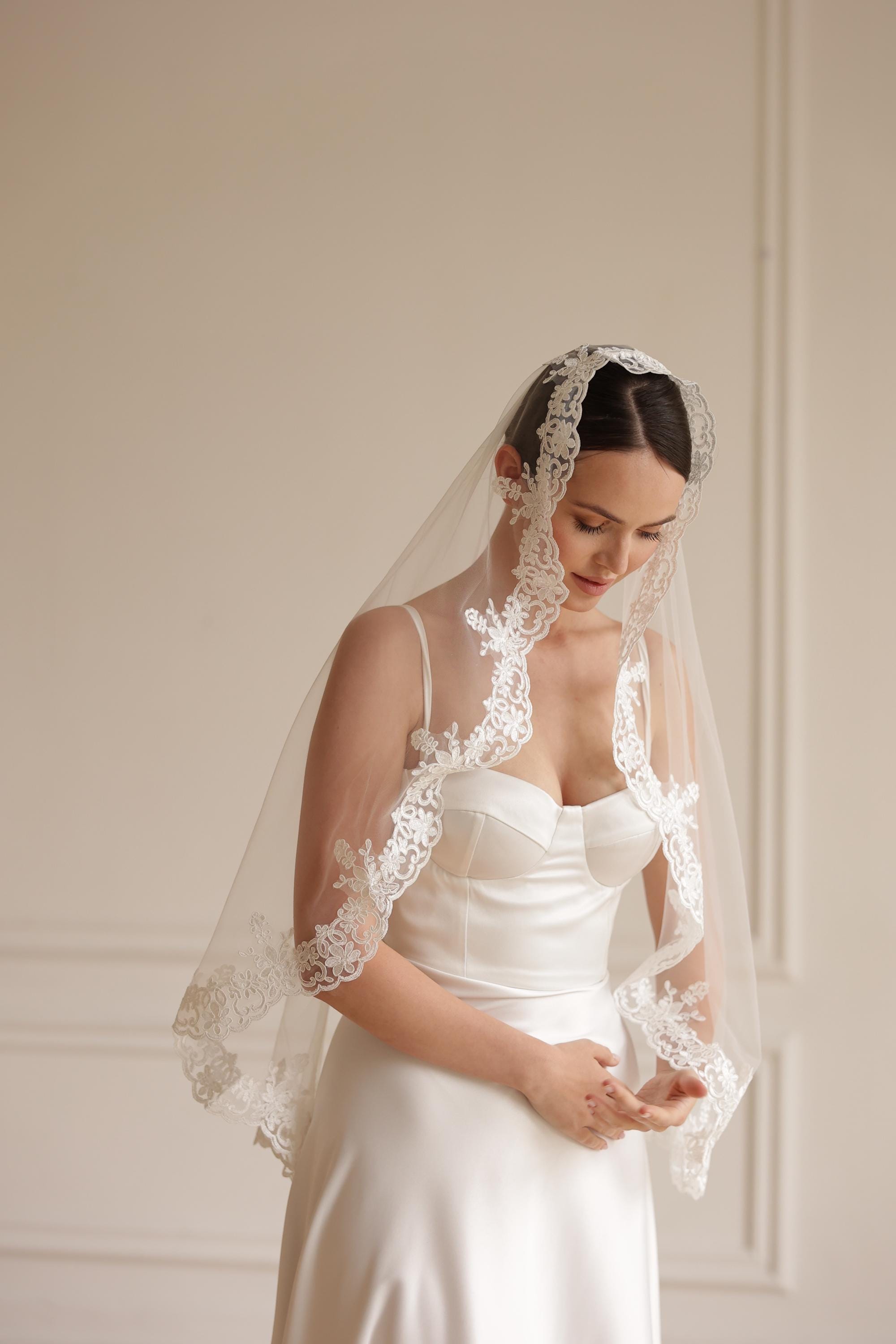Mantilla Lace Wedding Veil, Ivory Scalloped Edge, Church  display picture 2