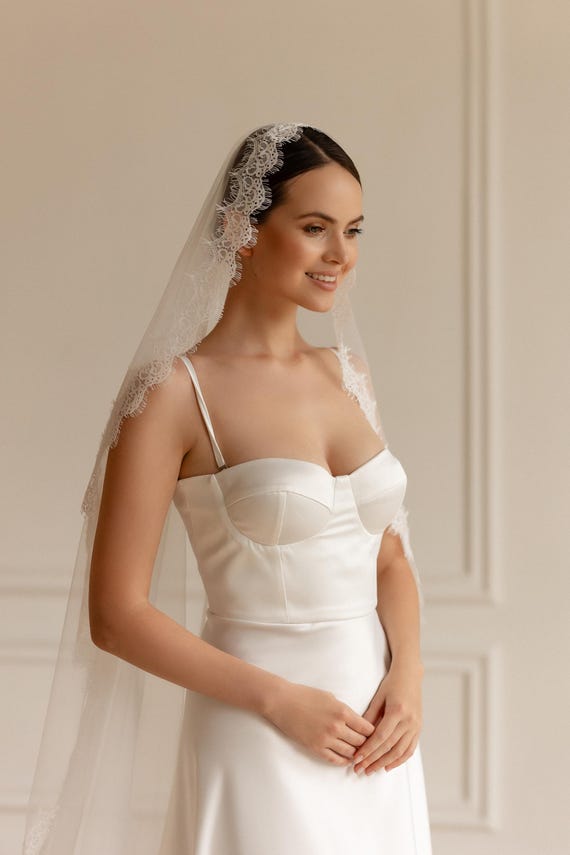 Chantilly lace mantilla veil, Eyelash lace veil, Wedding embroidered handmade veil