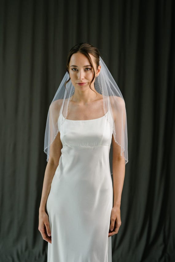 Beaded Pearl Bridal Veil – Minimalist Fingertip Veil With  display picture 1