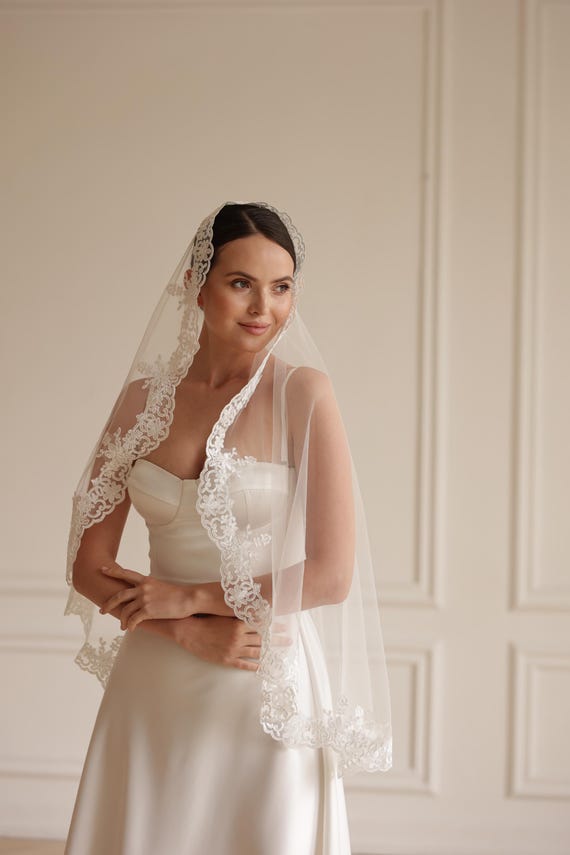 Mantilla Veil – Ivory Church Wedding Veil, Fingertip Lace  display picture 1