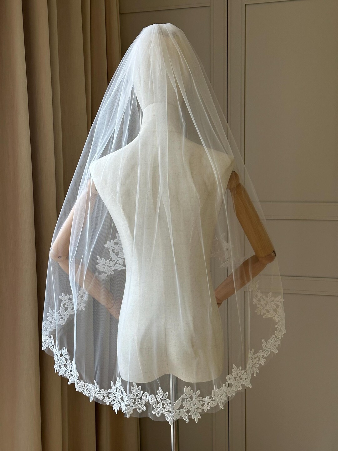 Vintage Ivory Fingertip Length Veil — Scalloped Embroidered Edge Bridal Wedding Veil 990 Ivory - Scalloped Edge Ivory Bridal  main image 3