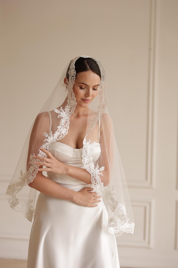 Lace Wedding Veil – Mantilla Bridal Veil, Scalloped Edge - Etsy display picture 1