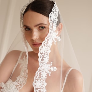 Royal length veil, Cathedral veil with lace, Lace veil chapel length, Lace scalloped edge ivory veil, Mantilla veil