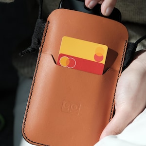 90 BASES I Étui pour téléphone en cuir naturel au tannage végétal 100 % fait main et cousu I Sac en cuir pour iPhone I Sac à bandoulière pour téléphone portable
