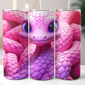 Puede incluir: Una serpiente rosa con una cara linda y ojos morados está envuelta alrededor de sí misma. La serpiente está sobre un fondo blanco.
