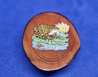 Fridge Magnet - Wooden Frog On Lillypad