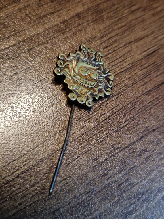Vintage Long Stem Pin Badge -  Muhu, Estonia