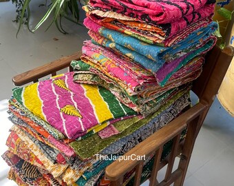 Lote al por mayor de colchas indias vintage Kantha, mantas reversibles hechas a mano.