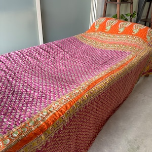 Lotto all'ingrosso di trapunte Kantha vintage indiane fatte a mano Coperta reversibile Copriletto in tessuto di cotone Boho Twin Size Biancheria da letto Copriletto immagine 1