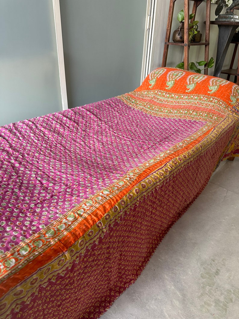 Lotto all'ingrosso di trapunte Kantha vintage indiane fatte a mano Coperta reversibile Copriletto in tessuto di cotone Boho Twin Size Biancheria da letto Copriletto immagine 1