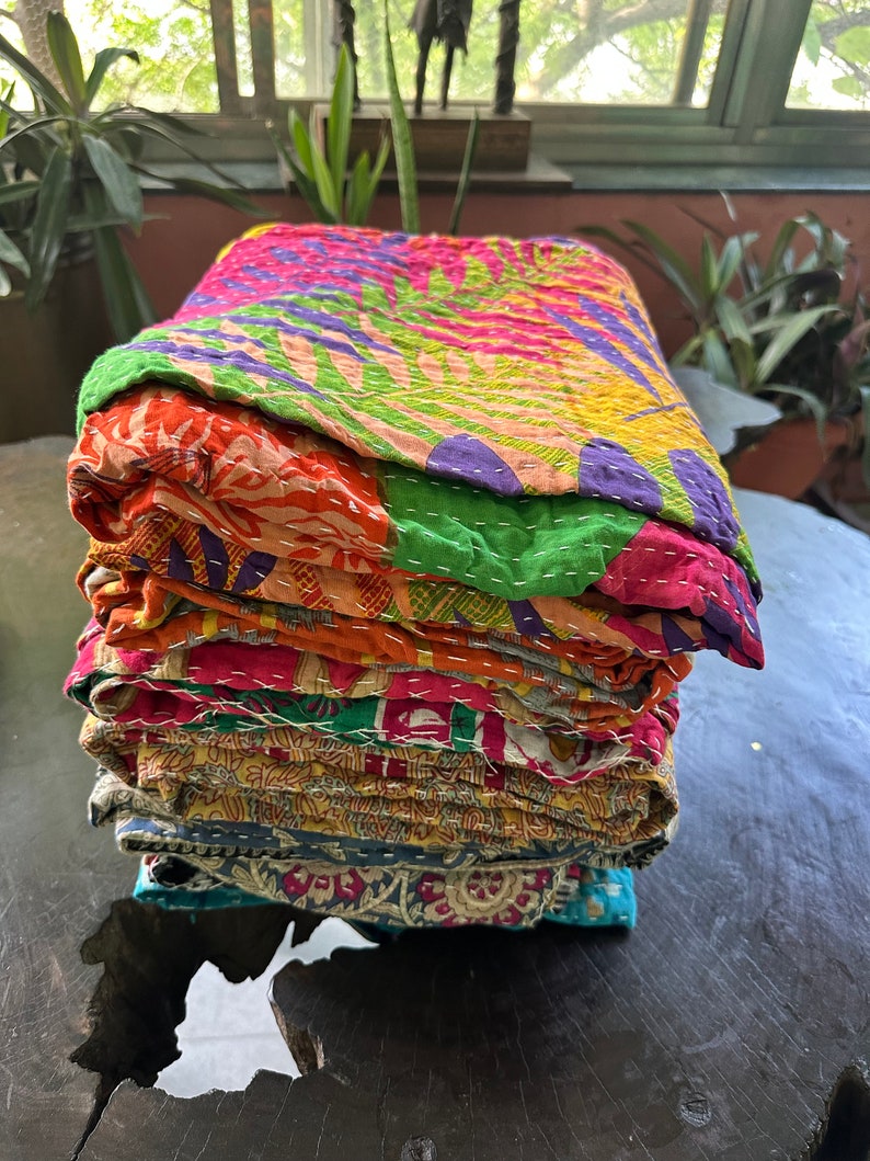 Großes Lot Indischer Vintage Kantha Quilt Handgemachter Wurf Wendedecke Bettdecke Baumwollgewebe Boho Quilting Twin Size Bettdecke Bild 5