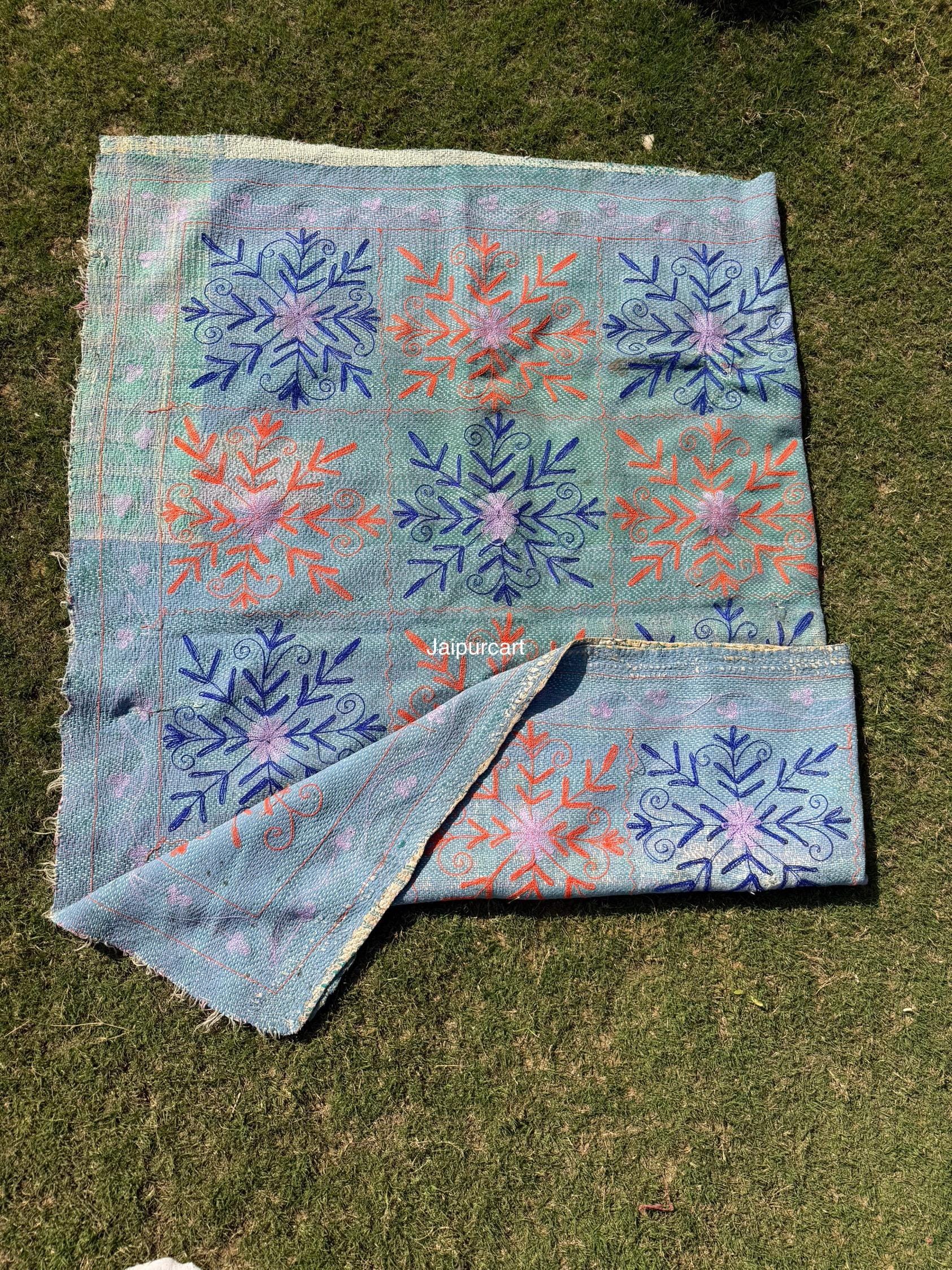 ヴィンテージカンタキルト（手縫いのインド製スザニスロー、精巧な刺繍