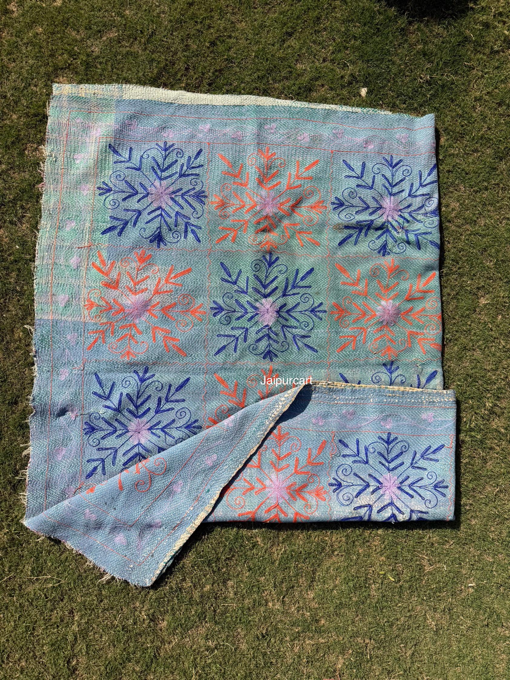 ヴィンテージカンタキルト（手縫いのインド製スザニスロー、精巧な刺繍