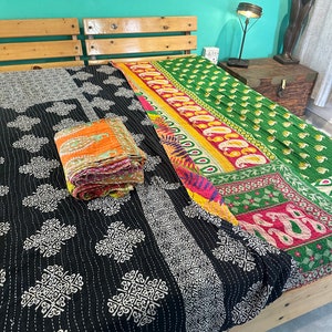 Lotto all'ingrosso di trapunte Kantha vintage indiane fatte a mano Coperta reversibile Copriletto in tessuto di cotone Boho Twin Size Biancheria da letto Copriletto immagine 2