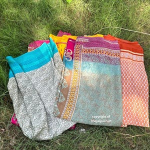 Sari usato Sari usato riciclato Sari riciclato per decorazioni per la casa decorazioni per feste tema matrimonio tessuto feste di Bollywood tessuto sari vintage Art Silk