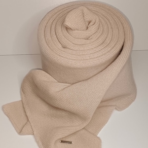 Beige Stole in Wool & Cashmere – Luxuriously Handcrafted Wrap for Cold Days with a Touch of French Simplicity