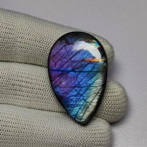 Cabochon di pietra di labradorite di alta qualità / Cabochon di labradorite viola arcobaleno / Cabochon di labradorite arcobaleno / Pietra preziosa di labradorite unica