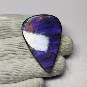Cabochon labradorite viola / Pietra labradorite fuoco viola / Pietra preziosa labradorite con retro piatto a forma di pera / Labradorite per la creazione di gioielli