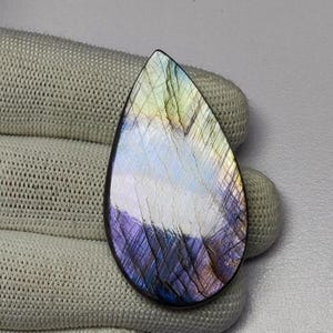 Splendido cabochon di labradorite viola multistrato / cabochon di labradorite appariscente a forma di pera / cabochon sciolto di labradorite naturale / pietra di labradorite