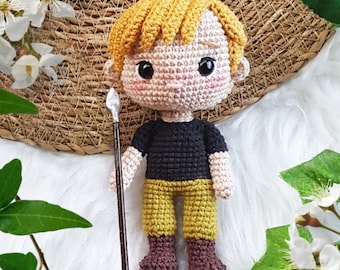 AMIGURUMI-MÖNSTER Hyllningspojke / Överlevandepojke med spjut virkad docka ENGELSKA
