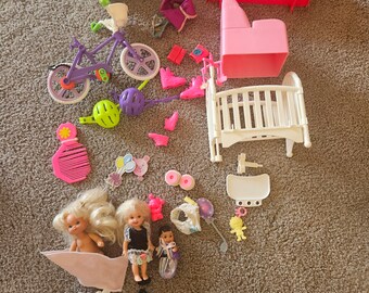 Vintage-Barbie-Kelly-Spielset mit Barbie-Möbeln und Barbie-Accessoires