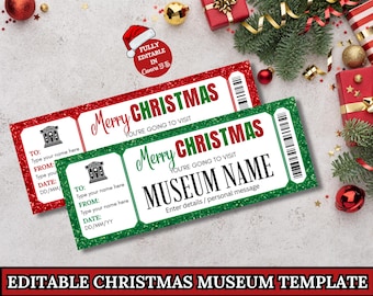 Może przedstawiać: Dwa świąteczne bilety do muzeum, jeden czerwony i jeden zielony, z brokatowymi akcentami. Na biletach widnieje napis "Merry Christmas" i "Nazwa Muzeum". Zawierają pola dla "Do", "Od" i "Data". Obraz otoczony jest świątecznymi dekoracjami.