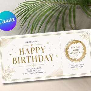 Puede incluir: Un ticket de regalo de cumpleaños rectangular con fondo crema y texto dorado. Incluye las palabras HAPPY BIRTHDAY, GEORGINA y un área circular para rascar con la etiqueta SPA DAY WITH AFTERNOON TEA. Hojas y estrellas doradas decoran el diseño.