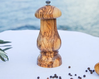 Olive Wood Grinder, Pepper Grinder, Salt Grinder, Olive Wood Pepper Mill, Housewarming Gift, Wooden Grinder, Spice Grinder, Kitchen Gift