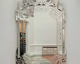 Handetsad venetiansk spegel, stor dekorativ väggspegel, lyxig avfasad glasram, heminredning i italiensk vintagestil