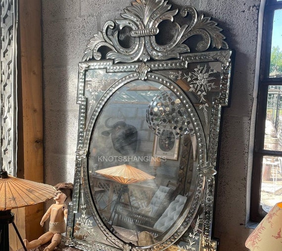 Vintage-Inspired Venetian Mirror for Unique Home Wall Decoration and Interior Accent Styling Glass Mirror for Luxury Home & Boutique Décor