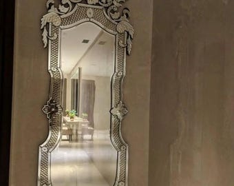 Espejo veneciano hecho a mano, espejo de pared grande biselado, decoración italiana de lujo, marco de cristal grabado a mano, acento vintage glamuroso para el hogar.