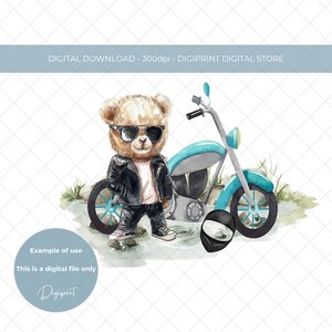 Ours en peluche avec moto aquarelle design PNG, téléchargement numérique pour la fête des pères, image de carte de fête des pères, clipart moto, ours de sport automobile