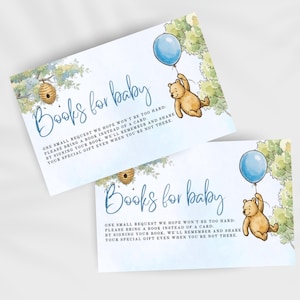 Pode incluir: Dois cartões de convite para chá de bebé com ilustrações em aquarela. Os cartões apresentam um fundo azul claro, um ursinho segurando um balão azul e o texto "Books for baby". Os cartões também incluem um pedido para trazer um livro em vez de um cartão.