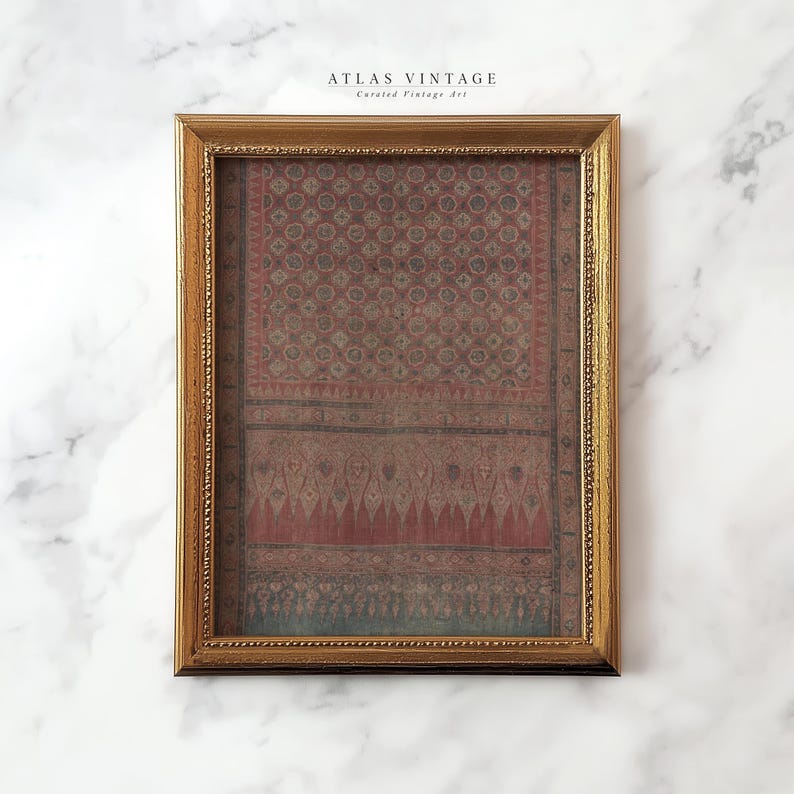 High-resolution Islamic art download with symmetrical rug patterns and vintage texture