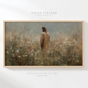 Könnte beinhalten: Ein gerahmter Vintage-Kunstdruck mit einer Figur in einem langen Gewand, die durch ein Feld mit Wildblumen geht. Das Kunstwerk hat eine weiche, gedämpfte Farbpalette mit dem Text "ATLAS VINTAGE" und "CURATED FRAME TV ART" im Rahmen.