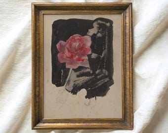 Peut inclure: Une peinture à l'aquarelle encadrée d'une seule rose rose sur fond noir. La peinture est signée en bas à gauche.