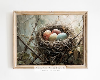 Puede incluir: Una pintura vintage de un nido de pájaro con cuatro huevos coloridos en su interior. El nido está hecho de ramitas y está rodeado de hojas verdes. La pintura está enmarcada en un marco de madera claro.