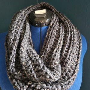Chunky Infinity Scarf-Grey